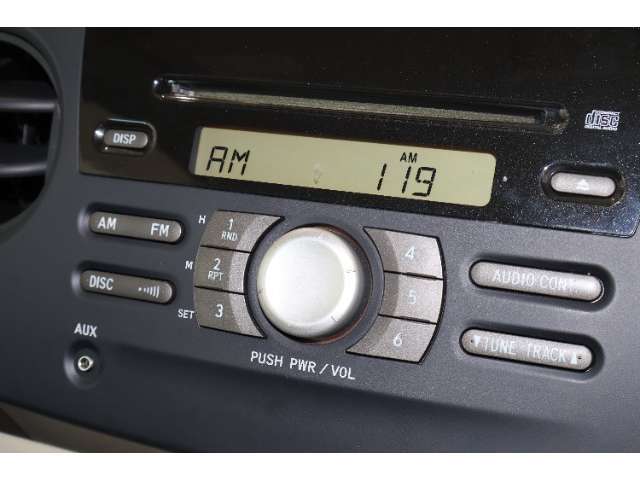 純正オーディオ　CD　AUX　AM/FMラジオ　ドライブのお供にお気に入りの音楽を。