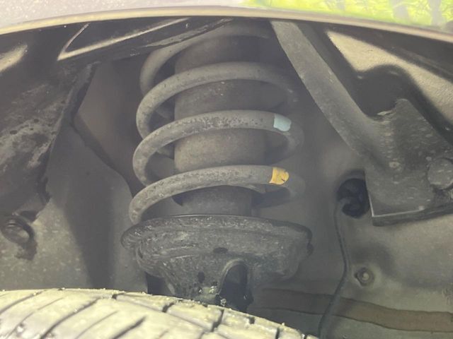 お車を安心してお乗りいただく為には、足回りの定期点検が欠かせません。サービスサポート（有償保証）では無料点検もご提供しており、安心のカーライフをお過ごしいただけるサポート体制が整っています。