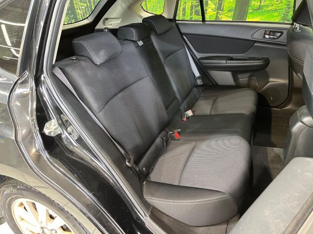 後部座席も気になるようなキズ・汚れやへたり等、大きなダメージはなく、良好な状態です。