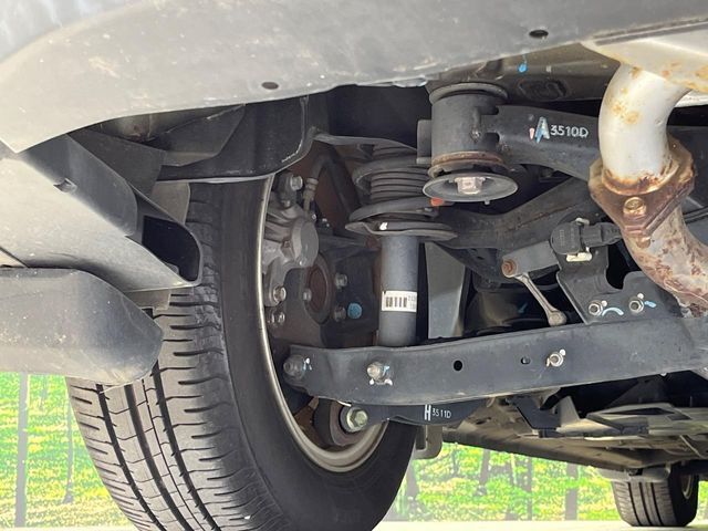 お車を安心してお乗りいただく為には、足回りの定期点検が欠かせません。サービスサポート（有償保証）では無料点検もご提供しており、安心のカーライフをお過ごしいただけるサポート体制が整っています。