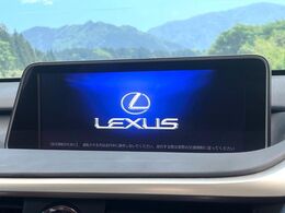 【12.3インチワイドナビ】高級感とインパクトのある大型ワイドナビを装備。各種オーディオ操作はもちろん、横長ワイド画面でのマップ2分割表示など、利便性も高いナビです♪