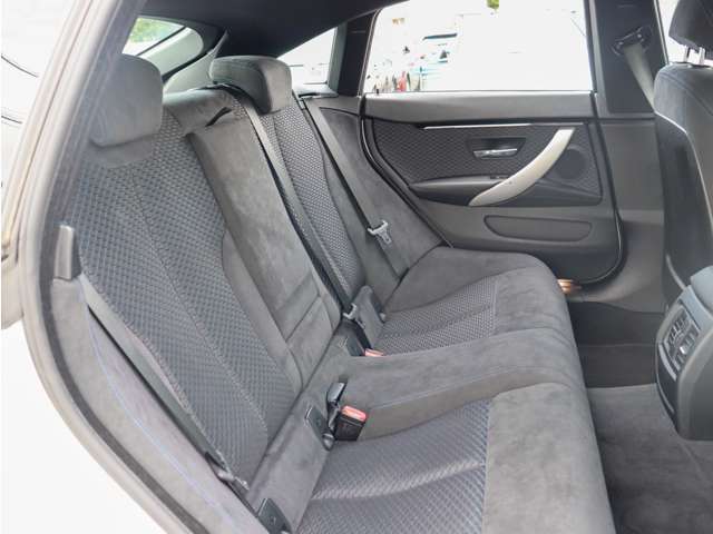 自動車保険のご案内も可能です。購入店でご加入いただきますと、万一の事故や故障の際にも安心です。