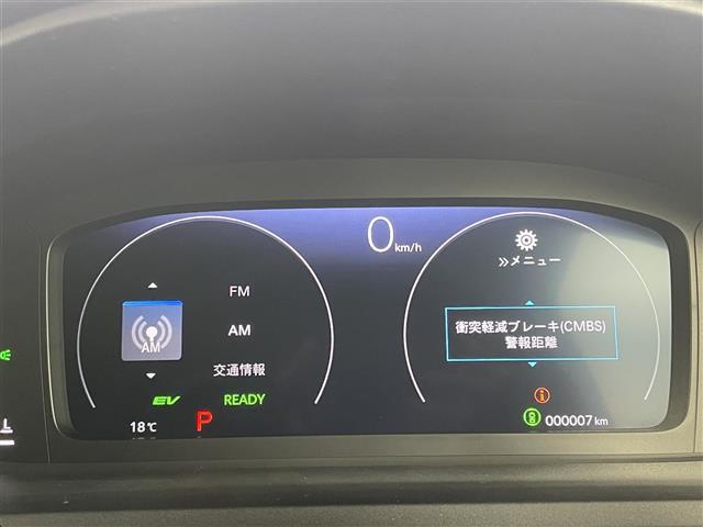 【衝突被害軽減ブレーキ】走行中に前方の車両と歩行者を認識。衝突の危険が高いと判断した場合に警報や緊急ブレーキで衝突回避や衝突時の被害を軽減。前後の踏み間違いによる誤発進も抑制します。