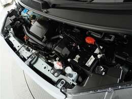 エンジンは車の心臓部分です。このエンジンルームが汚いとトラブルの基になります。当店は専用の液剤を使って徹底的に綺麗にします。