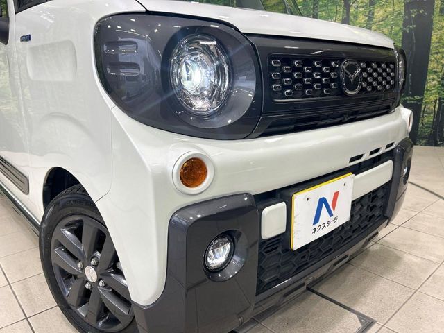 【LEDヘッドライト】悪天候や夜間走行時も良好な視界を確保し安心して運転できる高輝度LEDヘッドライトを装備！点灯速度が早く、消費電力も抑えられています。
