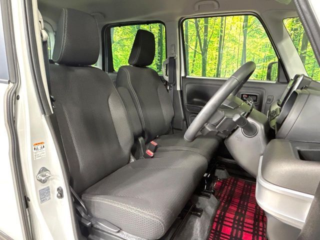 運転席シート廻りは使用感も少なく、良好な状態となっています。丁寧に使われていたことがよくわかりますね。