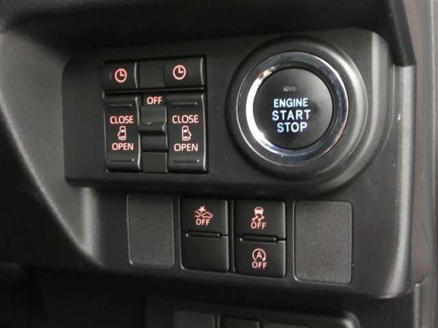 両側パワースライドドア付きだから、狭い駐車スペースなどでの乗り降りもラクラク♪小さなお子さまのいるご家庭には嬉しい装備。