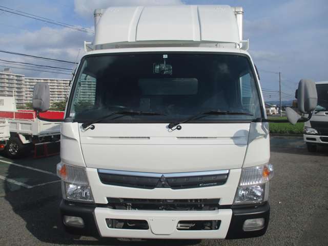 跳ね上げパワーゲート　3ぺダル　6速MT　乗車定員：3名　4P10エンジンです！