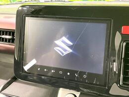 【メーカー9型ナビ】インテリアに溶け込むスタイリッシュな「専用設計」メーカーナビを装備♪視認性や操作性など基本性能にも優れ、より上質なカーライフをお楽しみいただけます。