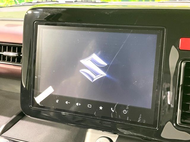 【メーカー9型ナビ】インテリアに溶け込むスタイリッシュな「専用設計」メーカーナビを装備♪視認性や操作性など基本性能にも優れ、より上質なカーライフをお楽しみいただけます。