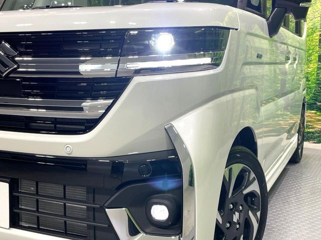 【LEDヘッドライト】悪天候や夜間走行時も良好な視界を確保し安心して運転できる高輝度LEDヘッドライトを装備！点灯速度が早く、消費電力も抑えられています。