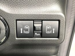 【両側パワースライドドア】スマートキーや運転席のスイッチで後席両側スライドドアの開閉が可能♪電動だから力を入れてドアを開ける必要が無く、小さなお子様でも簡単に開け閉めでき快適です♪