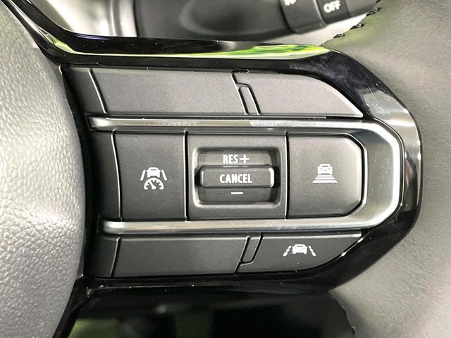 【アダプティブクルーズコントロール】高速道路での長距離走行が楽に！！自動で速度を保つクルーズコントロールが、衝突軽減システムと連携し、前方の車両を感知して車間を保つように速度調節してくれます！！