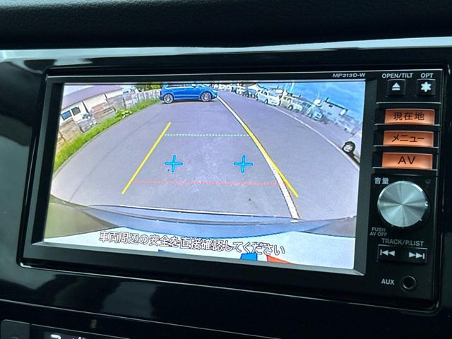 【バックカメラ】駐車時に後方がリアルタイム映像で確認できます。大型商業施設や立体駐車場での駐車時や、夜間のバック時に大活躍！運転スキルに関わらず、今や必須となった装備のひとつです！