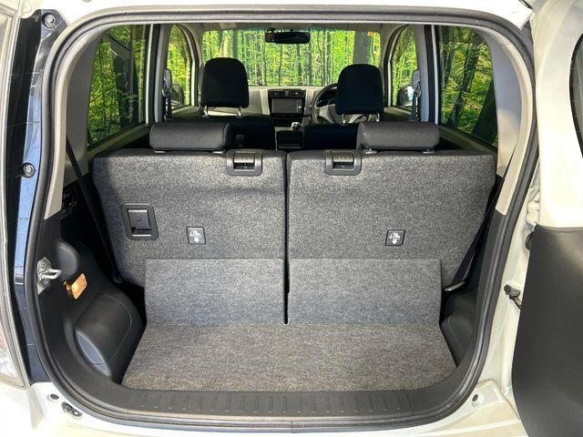 普段のお買い物や通勤、送迎等に十分な荷室スペースを確保しております。セカンドシートを倒すと、大きな荷物の積載も可能です♪