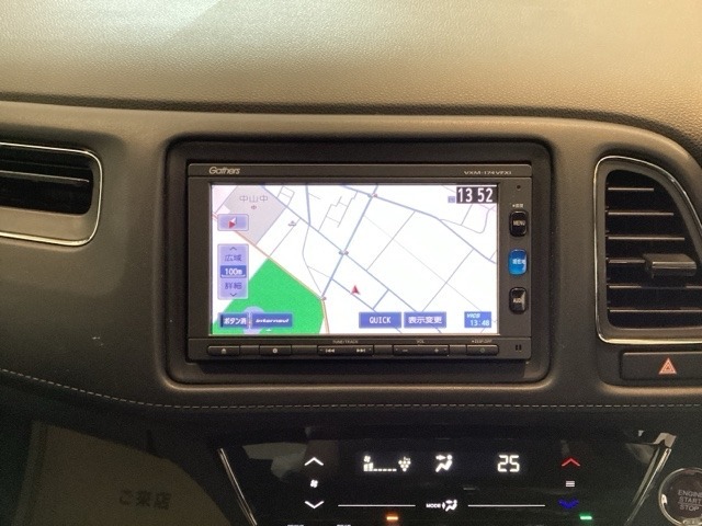 ワイド画面のナビゲーションはフルセグTV対応のGathers純正メモリーナビを搭載しています。Bluetoothオーディオ機能がありますので、スマートフォンなどの音楽も再生できます。