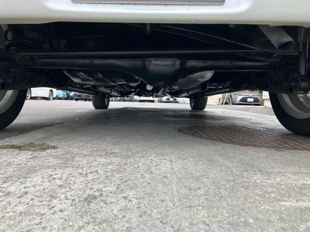 仕入れたお車は、展示車として並べる前に、手間暇愛情かけて丁寧に洗車+内装も清掃および抗菌消臭施工を施してから展示させていただいております！