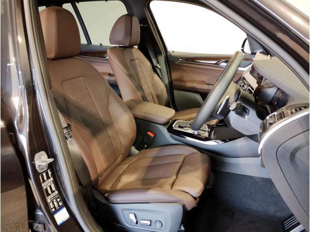 ☆人間工学に基づいて設計されたシートは適度なクッション性が有り、長時間のドライブにおいても疲労感が出ないようになっております☆