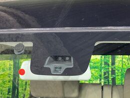 【スズキ　セーフティサポート】走行中に前方の車両等を認識し、衝突しそうな時は警報とブレーキで衝突回避と被害軽減をアシスト。より安全にドライブをお楽しみいただけます。
