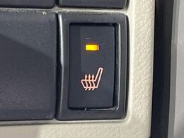 【シートヒーター】寒い日に重宝するシートヒーター！エアコンより早く温まってくれるので寒がりの人も安心ですね♪エアコンの温風は乾燥するから苦手、という方にもをおすすめです。