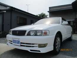 綺麗なオーナーさんは、「3000キロ前に交換しています」とお答え頂けますが、内装が汚い車のオーナーさんは「多分車検の時に交換してます」って感じなんですよ。この車は、東京都内で使用されていた車ですので