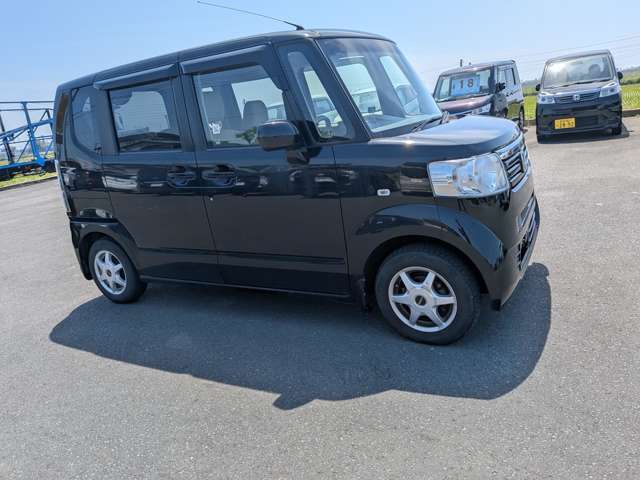 県内で宮城ナンバー地域以外はナンバー変更代、県外では名義変更料金が別に掛ります。一般的な金額ですが、車庫証明は約15.000円前後です。名義変更は約一万円前後です。