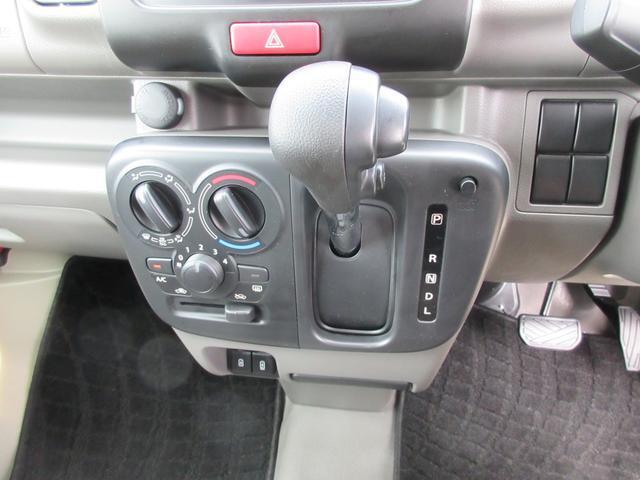 エアコンもシンプルまとめてあります！またお車によってさまざまな快適装備がついてますよ！