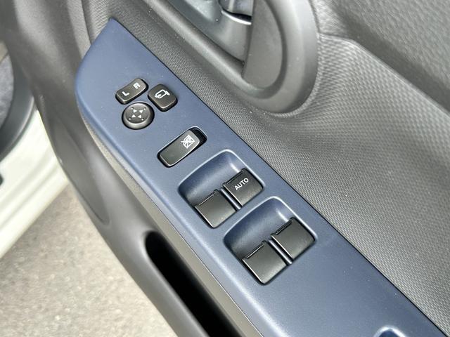 【電動格納ミラー＆パワーウィンドースイッチ】室内から窓の操作もミラーの開閉も出来ますよ☆