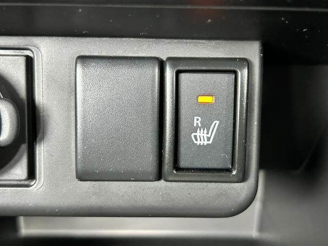 【運転席シートヒーター】冬場に重宝します♪車のエアコンではエンジンが暖まるまで暖かい風は出ませんが、電気でシートの中の熱線を暖めるので、エアコンより早く暖まります！