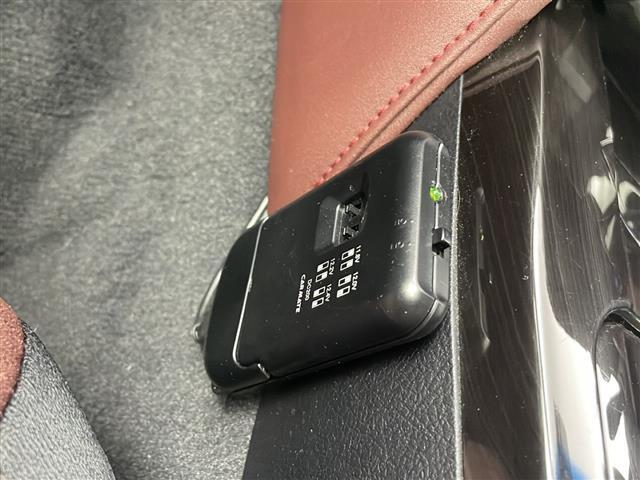 【ETC】有料道路を利用する際に料金所で停止することなく通過できる、ETC車載器（ノンストップ自動料金収受システム機器）が装備されています。セットアップを行うことで利用可能になります。