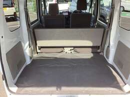 後席使用時の荷室になります。フル乗車の状態での荷室はこの様な感じになります。