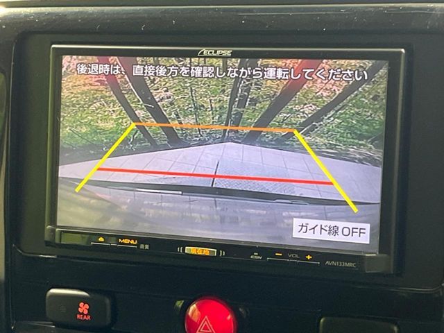 【バックカメラ】駐車時に後方がリアルタイム映像で確認できます。大型商業施設や立体駐車場での駐車時や、夜間のバック時に大活躍！運転スキルに関わらず、今や必須となった装備のひとつです！