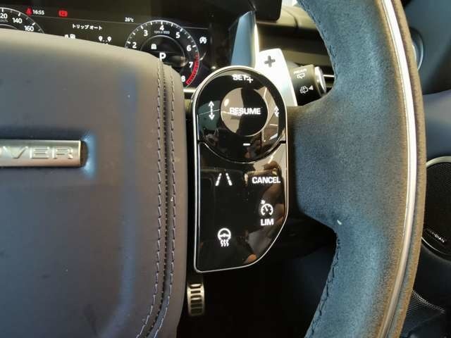 【アダプティブクルーズコントロール】全車速対応のACCやブラインドスポット、レーンキープアシスト機能などを搭載します。ステアリングホイールヒーターも搭載されているタイプになります。