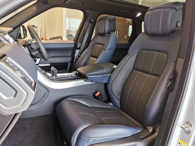 シートは座り心地もよく設計されております。また助手席も使用感は少なくきれいな状態を保って入庫しております。