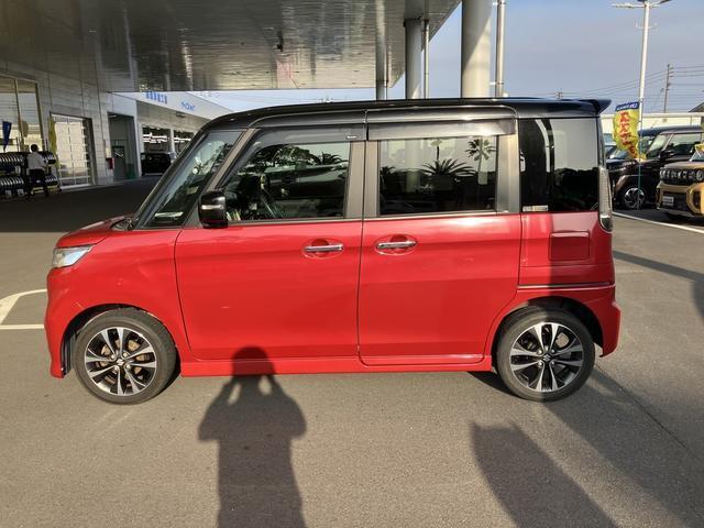 後部座席は片側電動スライドドアです☆狭い場所での乗り降りや荷物の積み降ろしに便利♪