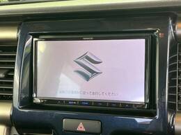 【純正ナビ】人気の純正ナビを装備しております。ナビの使いやすさはもちろん、オーディオ機能も充実！キャンプや旅行はもちろん、通勤や買い物など普段のドライブも楽しくなるはず♪