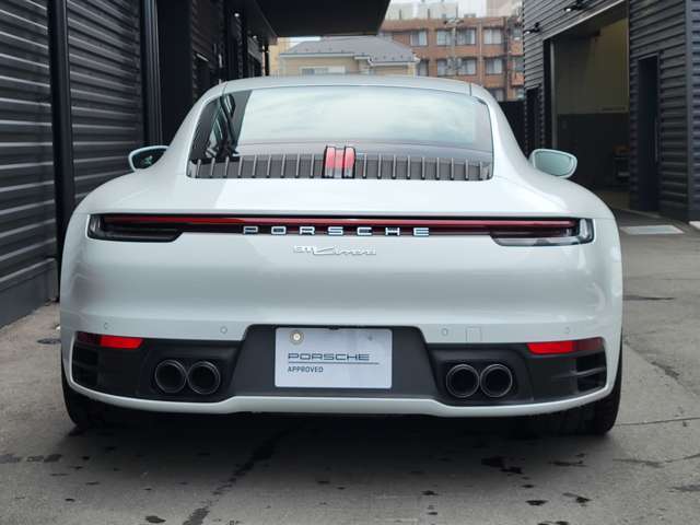 6 気筒 水平対向ターボ エンジン 3.0 L 283 KW