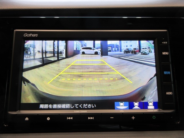■バックカメラ付■ガイドラインもついていて車庫入れも楽々です！トランク下部分の死角もカバーしてくれるので運転も安心です♪