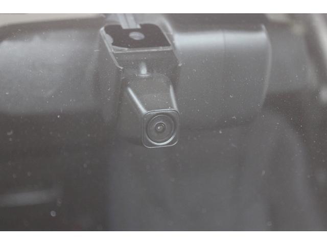 ドライブレコーダーも装備。人気オプションの一つです！