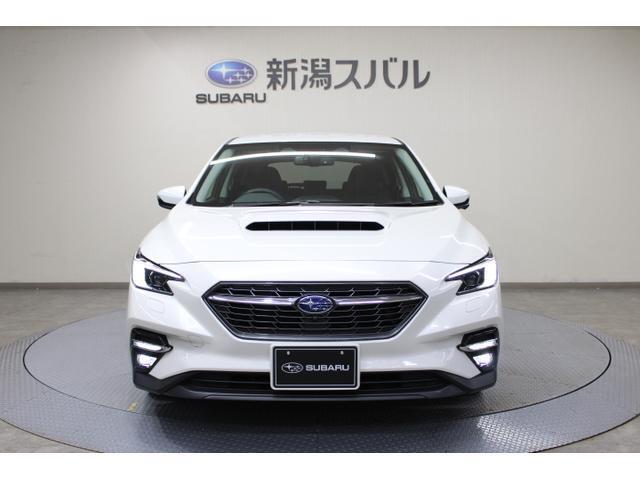 LEDヘッドランプ＆フォグランプ装備！太陽光に近い白色の光で、夜間も明るい視界を確保します！