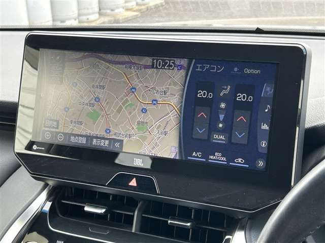 いまや必須装備「ナビゲーション」搭載！知らない場所に、スイスイッとドライブ。なんて便利な機能でしょうか？もう、これなしではハンドルを握れませんね！でも、運転中の操作は危険ですのでご注意ですね♪