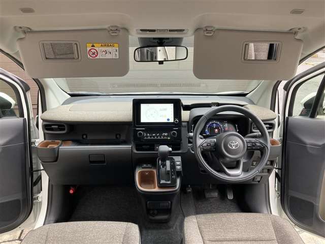 見晴らしのいい運転席です！広い範囲を見渡すことができ、長距離のドライブでも疲れにくいです♪