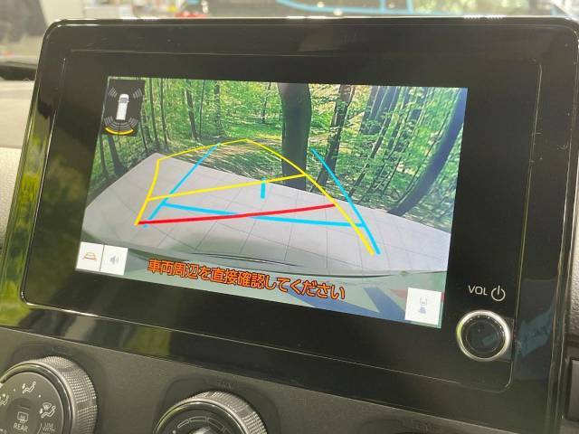 【バックカメラ】駐車時に後方がリアルタイム映像で確認できます。大型商業施設や立体駐車場での駐車時や、夜間のバック時に大活躍！運転スキルに関わらず、今や必須となった装備のひとつです！