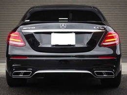 リアフェイスは小傷もなく綺麗な状態♪、リアバンパーに傷がありましたが、綺麗にリペアしております。AMGパフォーマンスエギゾーストシステムを搭載し、モードに合わせて心地よいサウンドが楽しめます♪