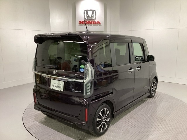 Honda認定中古車 U-Selectは3つの安心をお約束します。　1　Hondaのプロが整備した安心。 2　第三者機関がチェックした安心。　3　購入後もHondaが保証する安心。