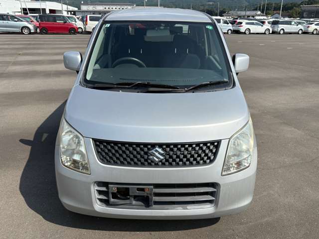 エンジンオイル、ワイパーゴム、バッテリーなど消耗品は交換します。誠実な仕事をさせていただくことがモットーです。カーショップオーシャンは海のように誰からも愛される会社でありたいと願いを込めました。