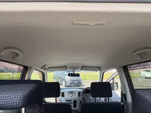 使用感の少ない内装です！