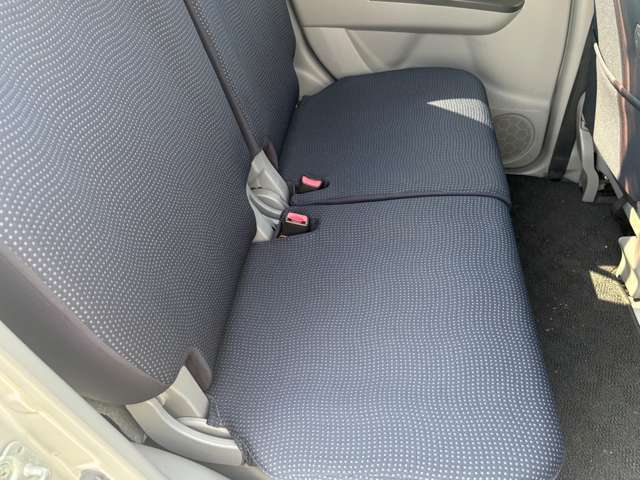 リアシートは広く快適な室内！