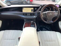 グループ総在庫数約30，000台！！全国の系列店からメーカー・車種問わずご紹介出来るので、あなたにピッタリのお車が見つかるはずです♪まずはお問い合わせ下さい☆