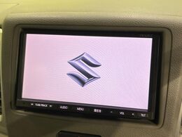 【純正ナビ】人気の純正ナビを装備しております。ナビの使いやすさはもちろん、オーディオ機能も充実！キャンプや旅行はもちろん、通勤や買い物など普段のドライブも楽しくなるはず♪